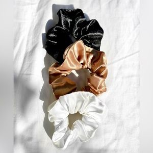 Hair scrunchies ( pack of 3 )